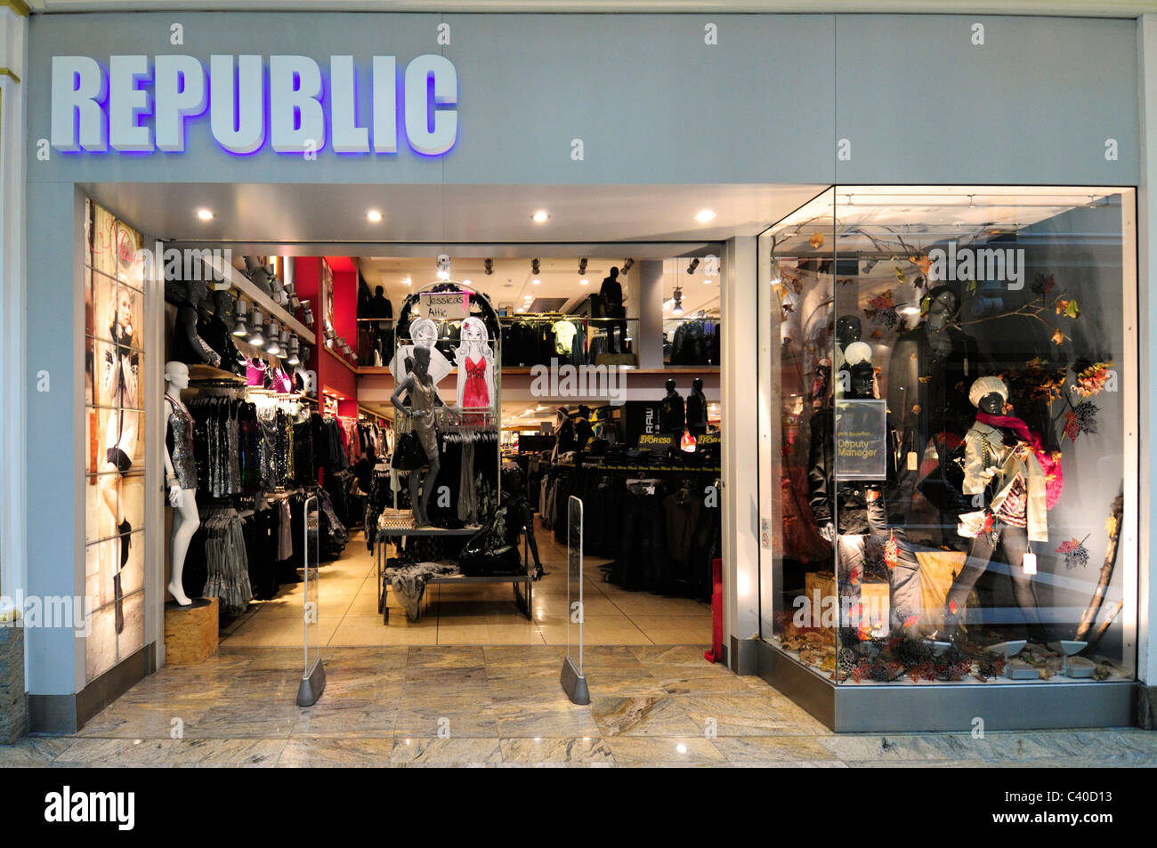 Republic clothes shop immagini e fotografie stock ad alta risoluzione -  Alamy