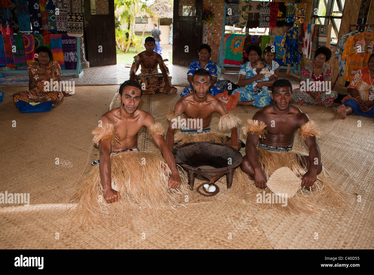Natives eseguire Cerimonia Kava, Pacific Harbour, Viti Levu, Isole Figi Foto Stock