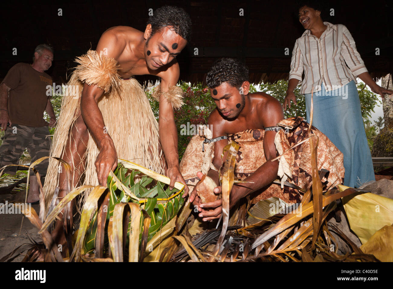 Natives eseguire Cerimonia Kava, Pacific Harbour, Viti Levu, Isole Figi Foto Stock