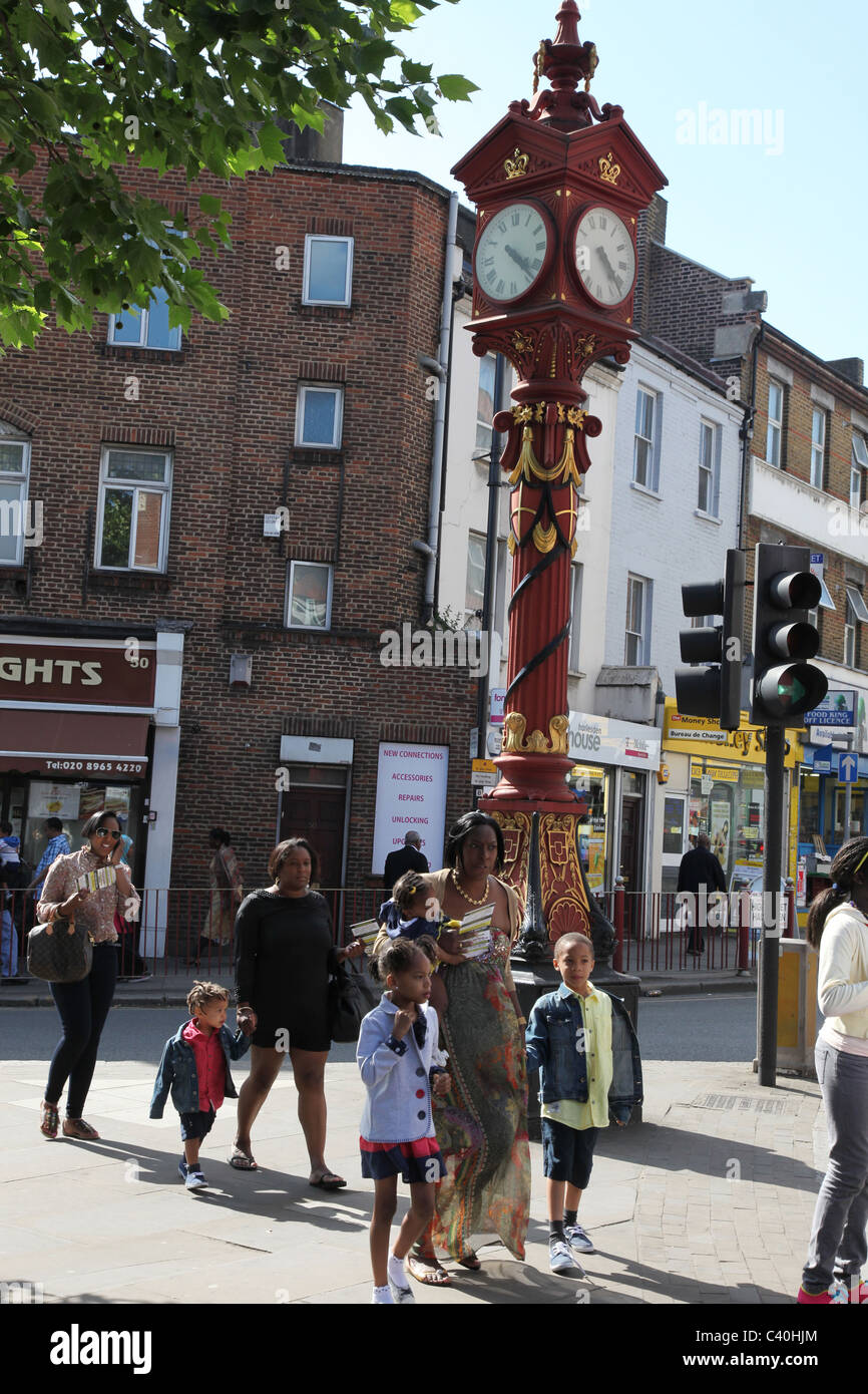 Harlesden, una zona di Londra con uno dei la più grande popolazione di etnia, particolarmente afro-caraibica. Giubileo Clock Tower Foto Stock