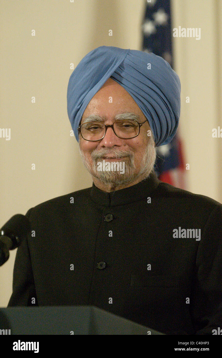 Il Presidente Usa Barack Obama e il Primo Ministro indiano Manmohan Singh prendere parte ad una cerimonia di benvenuto ufficiale nella Sala Est di Foto Stock