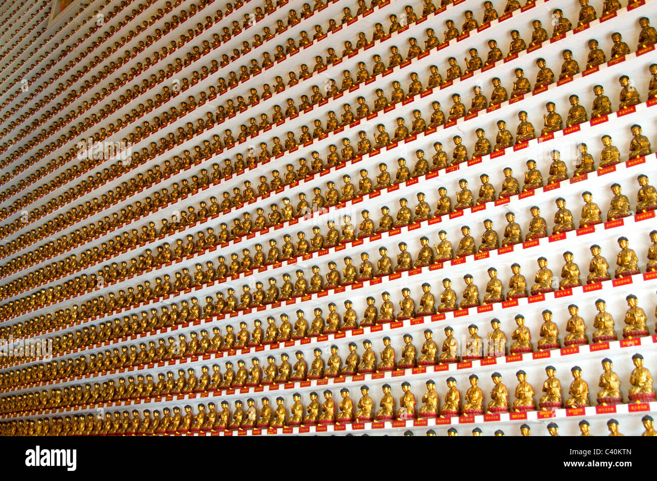 Diecimila Buddha tempio pagoda 10000 10 000 Monastero uomo grasso Tsz Sha Tin, Hong Kong. 220 Pai Tau Villaggio Siddhārtha Gautama Foto Stock