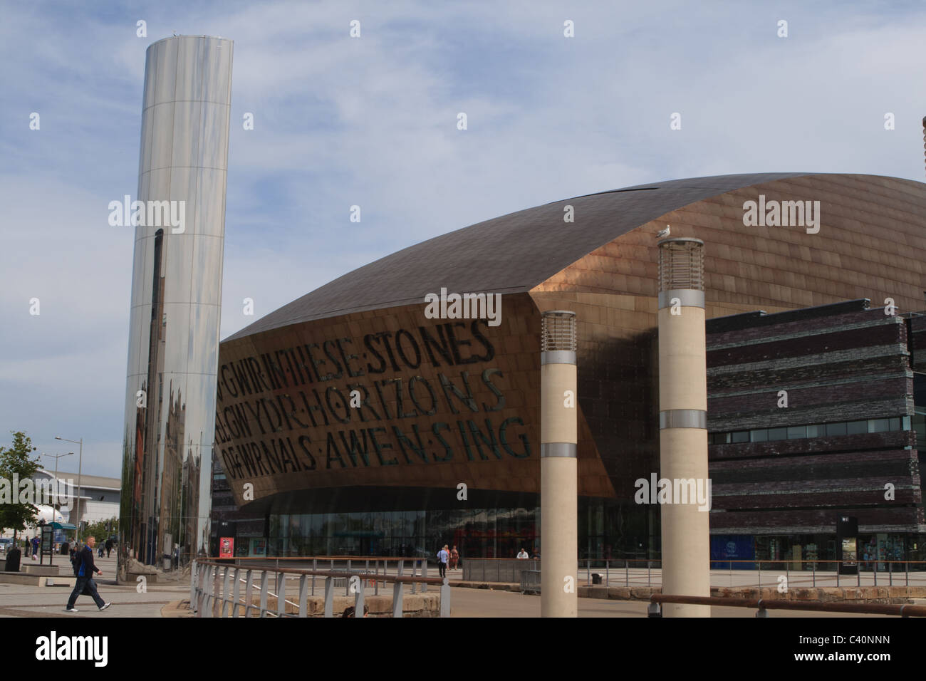Millenium Center, la Baia di Cardiff, Cardiff, Città e Contea di Cardiff Galles del Sud, Regno Unito Foto Stock