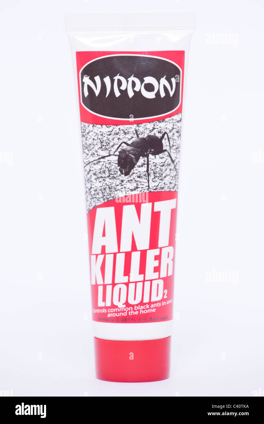Una bottiglia di Nippon Ant Killer liquido su uno sfondo bianco Foto Stock