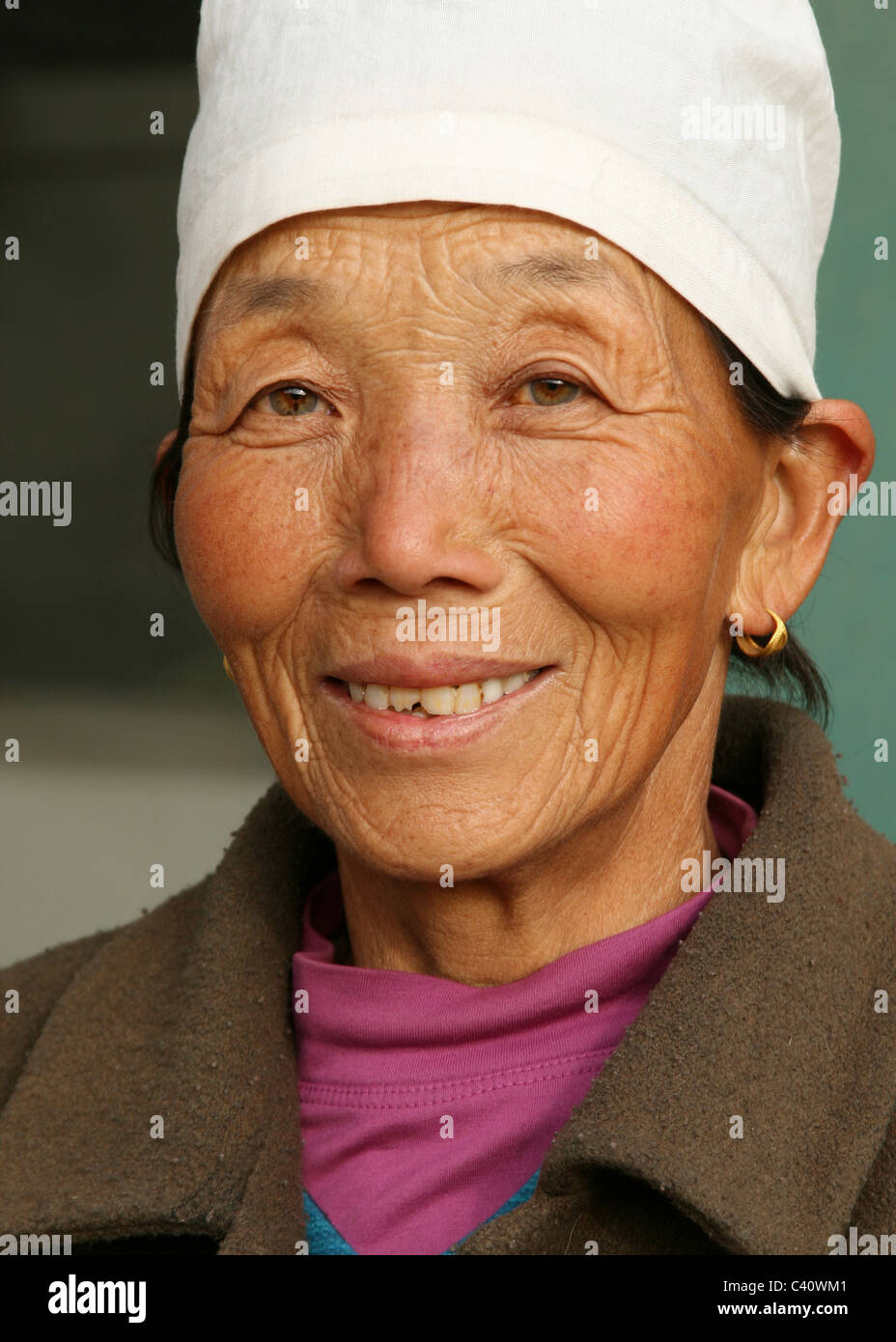 Felice anziana signora cinese, Mongolia esterna, nel nord della Cina. Foto Stock