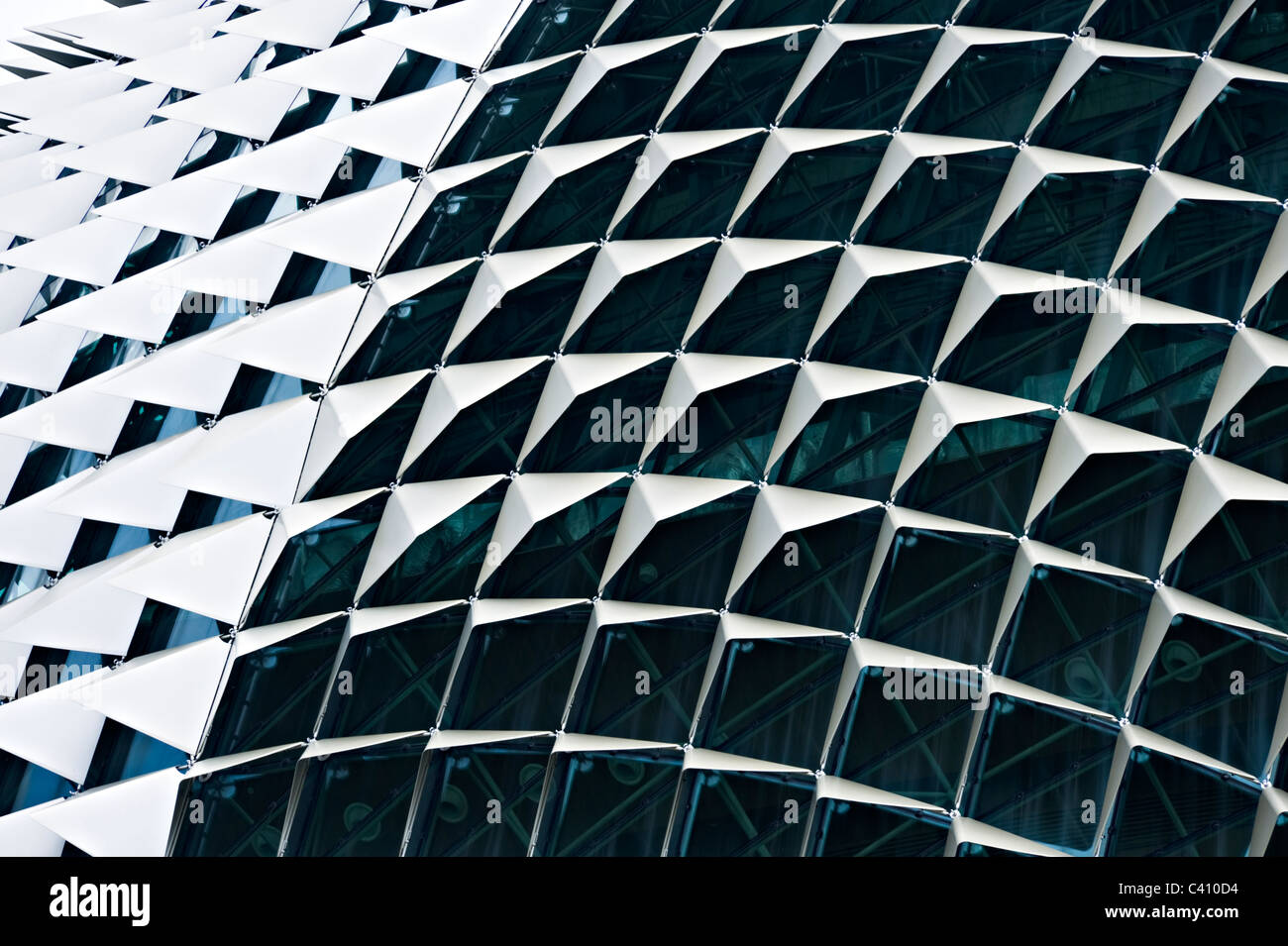 La straordinaria struttura di tetto basato sulla frutta Durian pelle dell'Esplanade Theatre in Singapore Asia Foto Stock