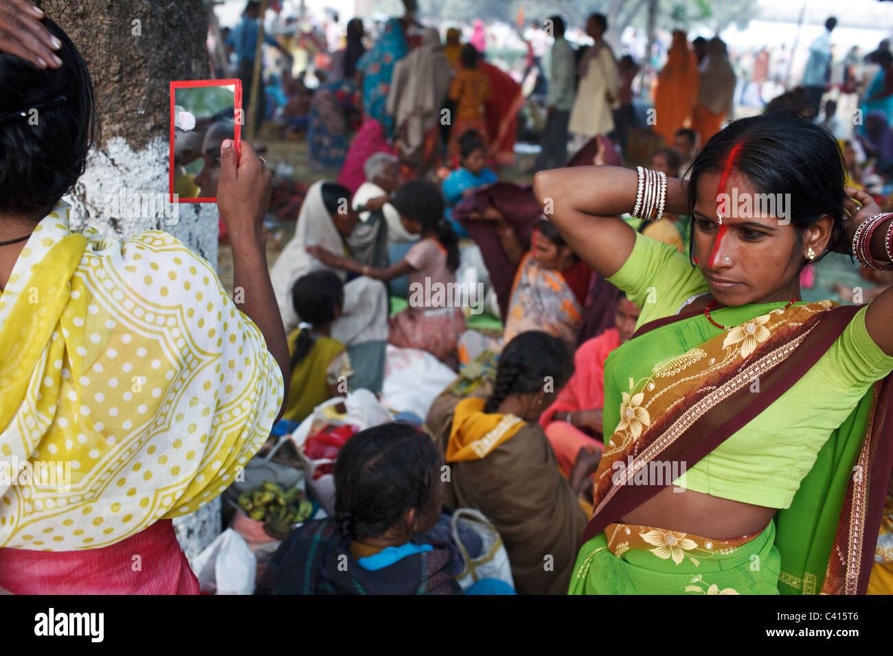 Donne pellegrini al Sonepur Mela a Sonepur vicino a Patna e Hajipur in stato di Bihar, in India. Foto Stock