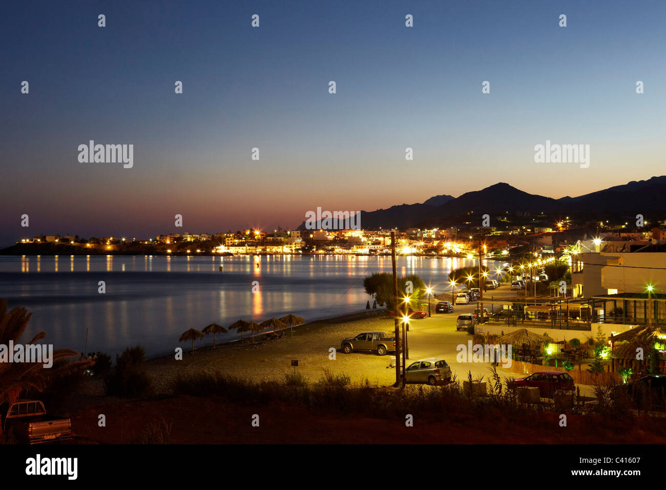 La città di Makry Gialos e le aree circostanti nel sud di Creta, Grecia, l'Europa. Foto Stock