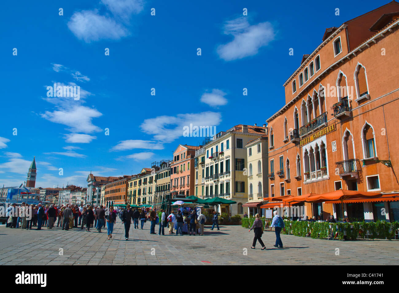 Riva degli Schiavoni lungomare quartiere di Castello Venezia Italia Europa Foto Stock