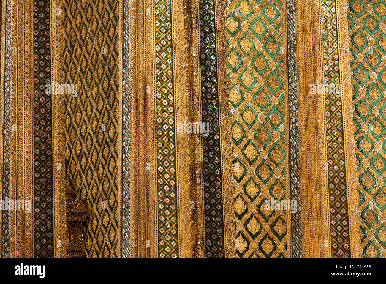Religiose thai pattern sfondo astratto, girato in Wat Phra kaeo tempio di Bangkok, Tailandia Foto Stock