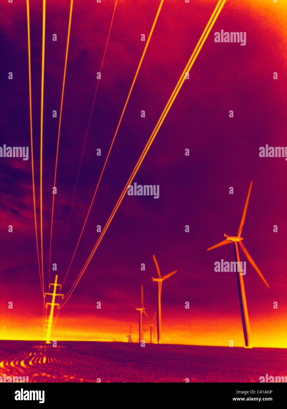 Generazione di elettricità mulini a vento Wasco, Oregon fotografata a raggi infrarossi Foto Stock