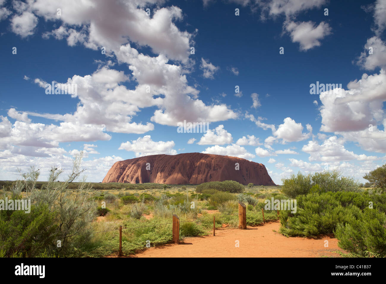 Ayres Rock - Uluru - Red Rock nel cuore dell'entroterra Foto Stock
