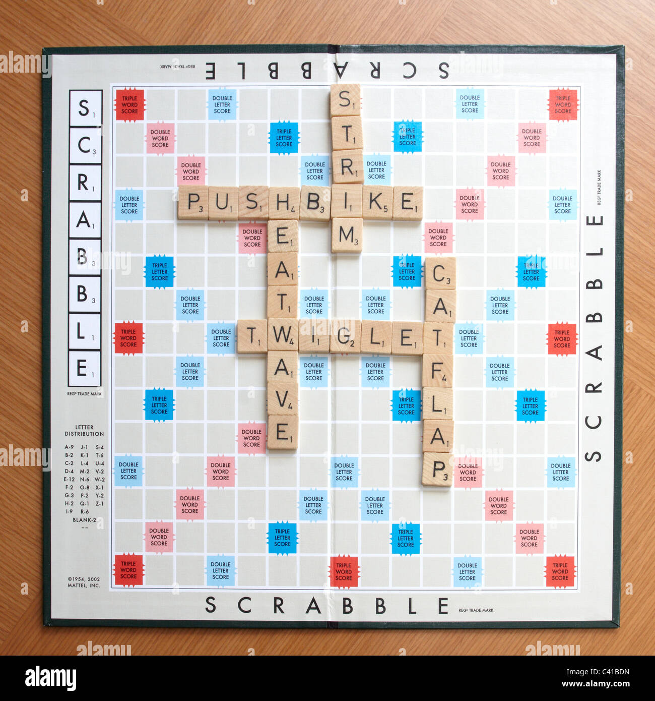 La nuova edizione di Collins Scrabble ufficiale parole aggiunge circa 3 mila nuove parole Foto Stock