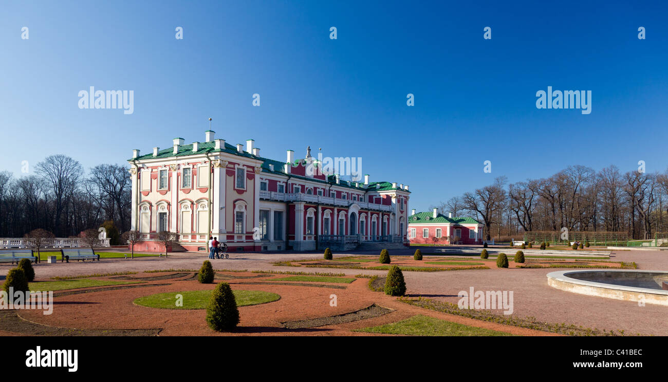 Il Palazzo Kadriorg fu costruito dello Zar Pietro il Grande nel XVIII secolo Foto Stock