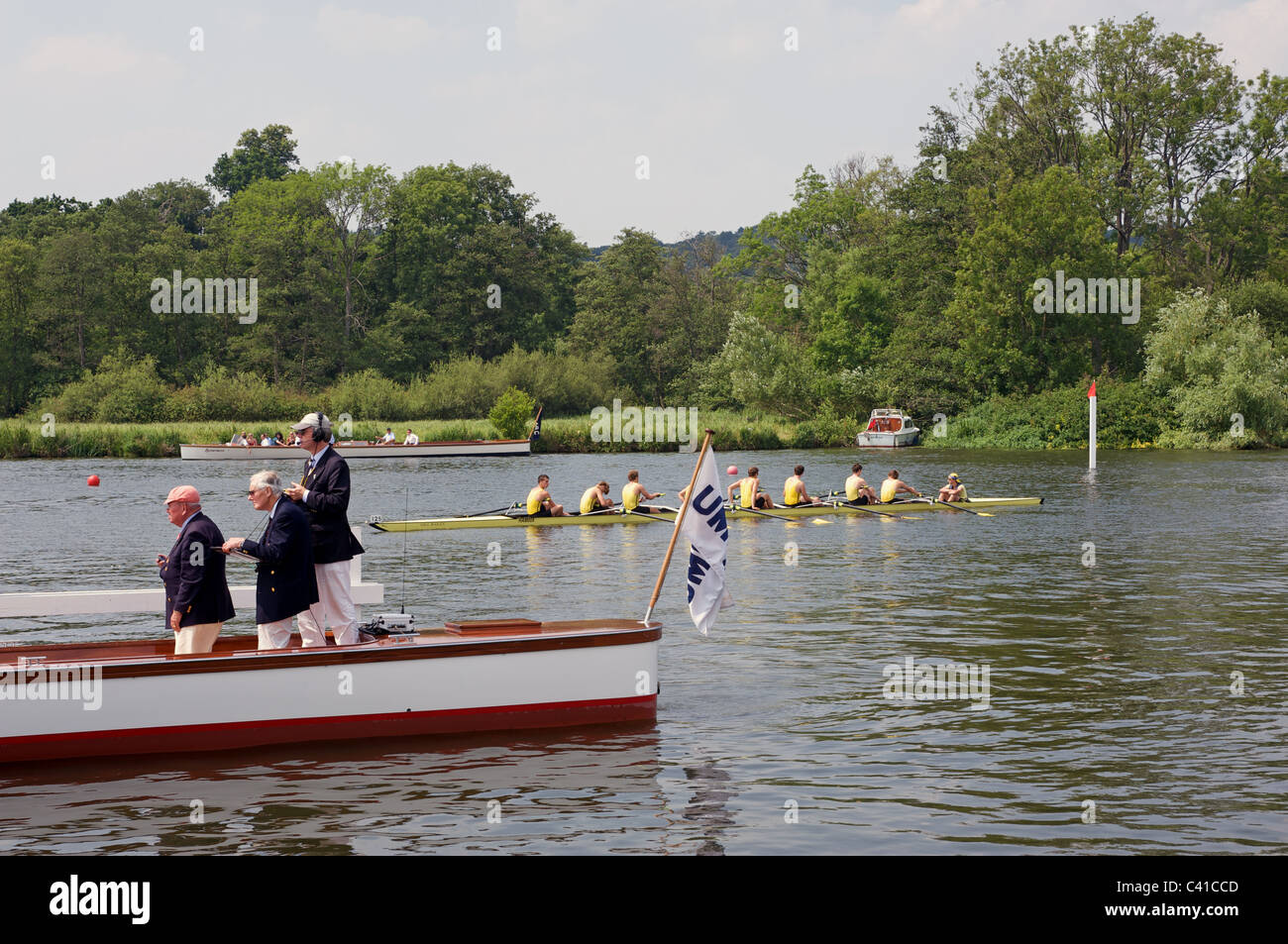 Arbitro barca all'inizio della Royal Henley Regatta Foto Stock
