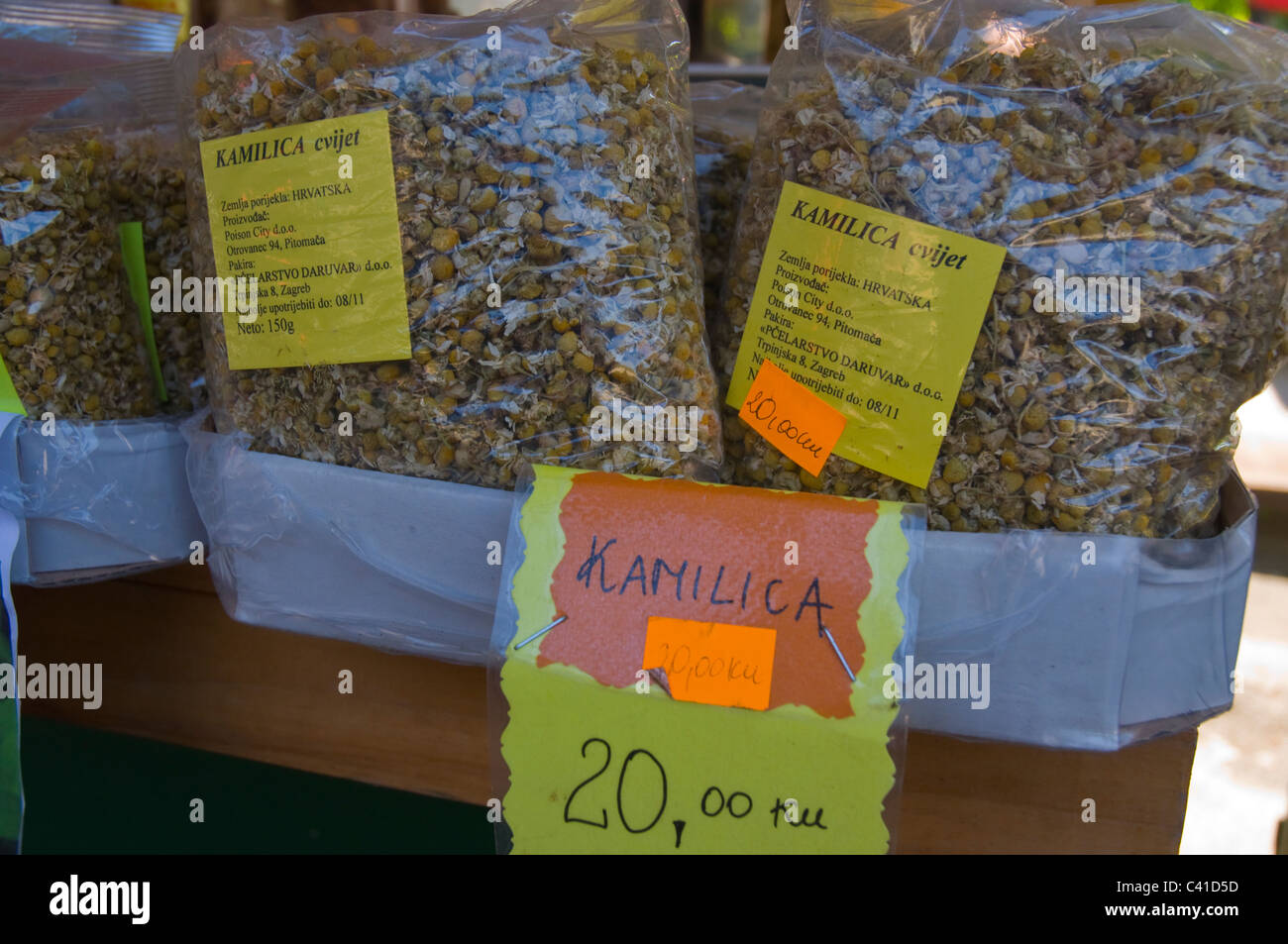 La camomilla piazza del mercato centrale pola la penisola istriana Croazia Europa Foto Stock