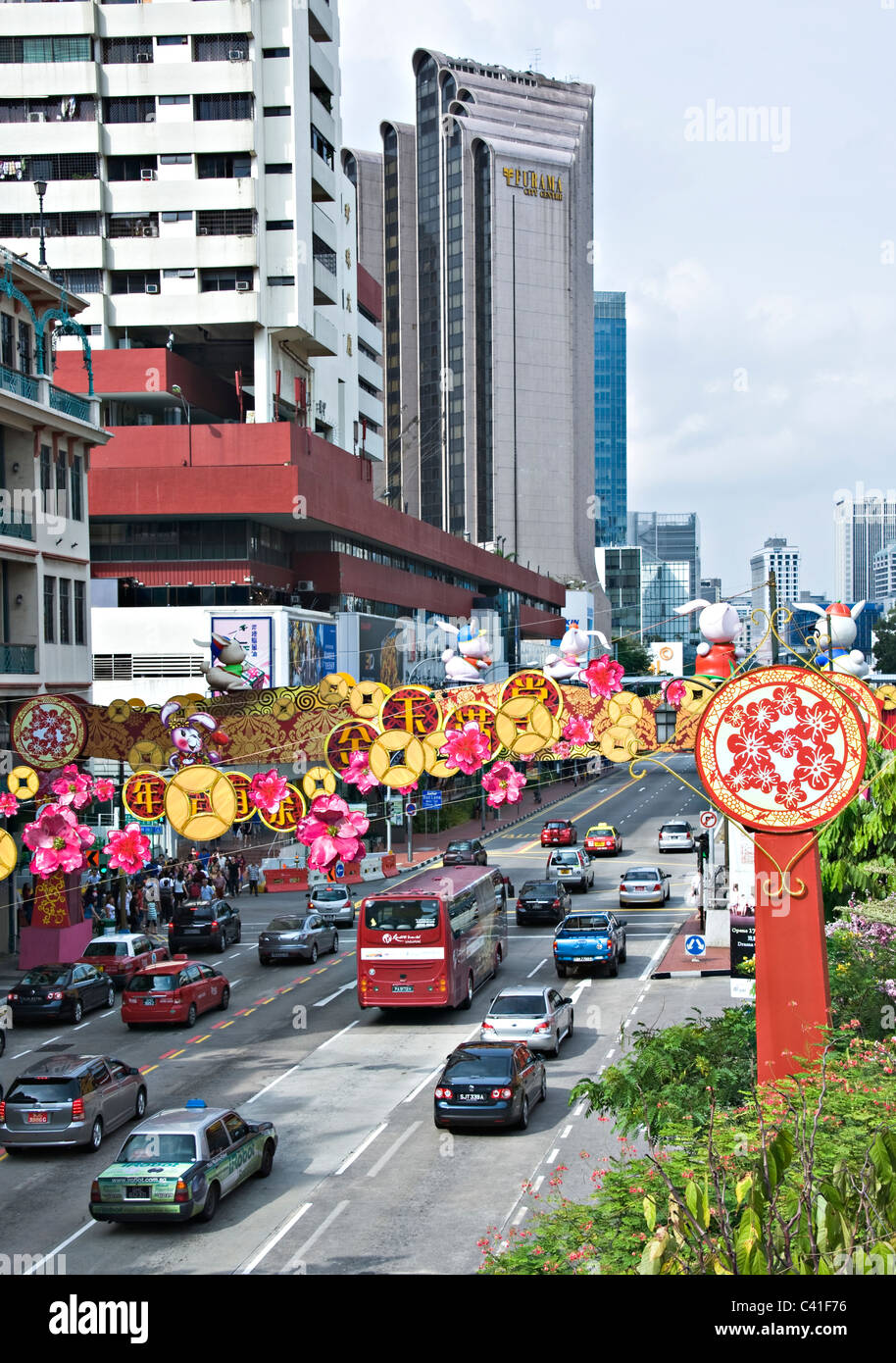 Colorate decorazioni in strada per festeggiare il Capodanno cinese nella Chinatown di Singapore Repubblica di Singapore Asia Foto Stock
