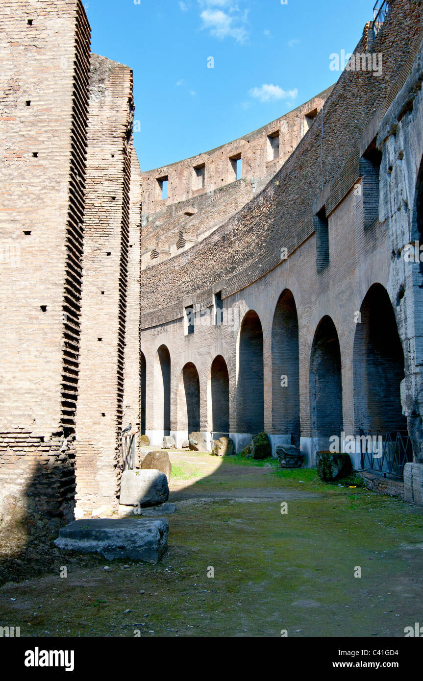 Interno del Colosseo - metropolitana Foto Stock