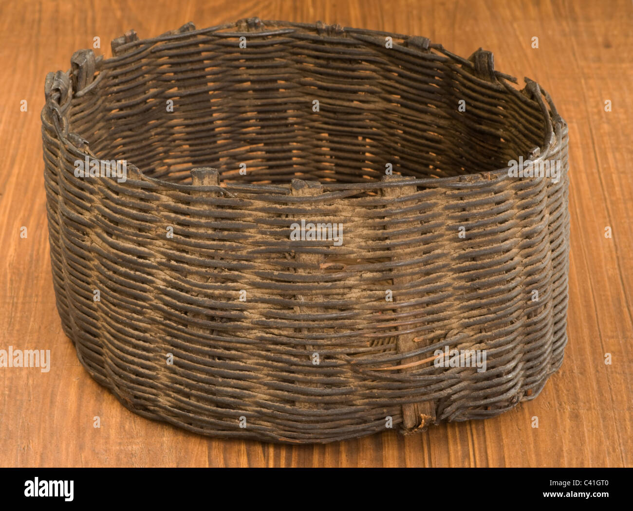 Closeup di cestino vuoto della cucina tessuta da Guatamala. Foto Stock
