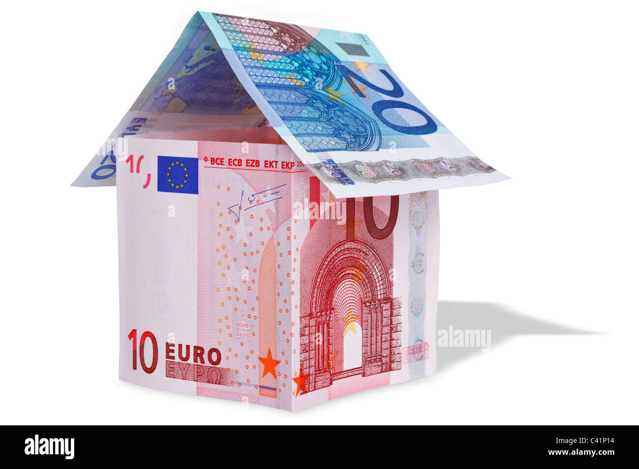Foto di un modello di casa fatta di banconote in euro Foto Stock