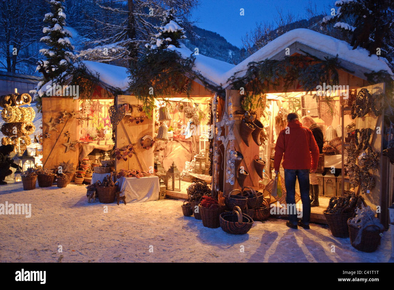Famoso mercatino di natale in serata all Abbazia Ettal in Germania, in Baviera Foto Stock