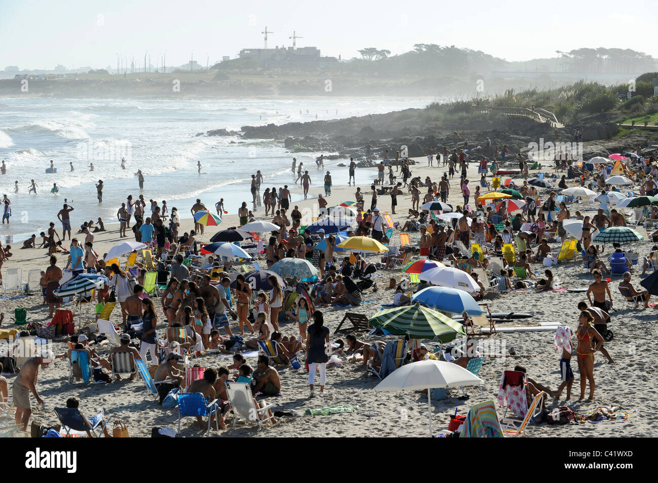 URUGUAY , bagno di mare e spiaggia La Barra , visualizzare a Punta del Este Foto Stock