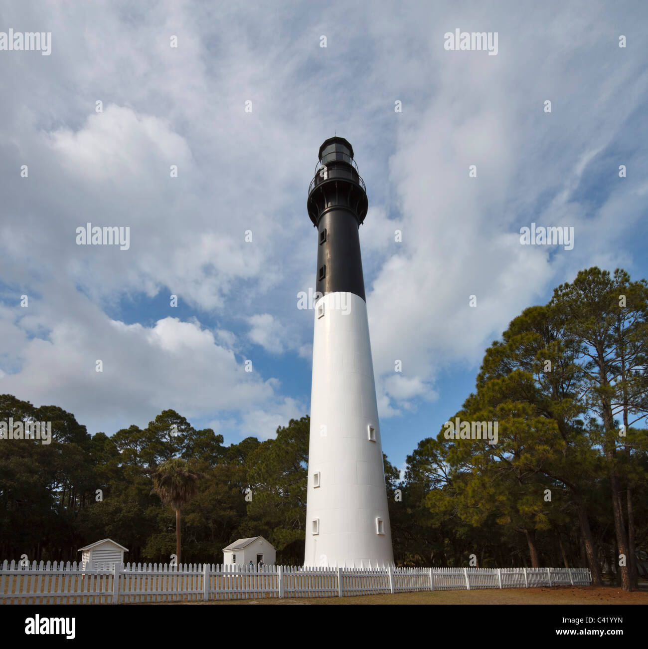 Caccia Isola 132,5 piedi di altezza faro è situato a metà strada tra savana e Charleston. Foto Stock