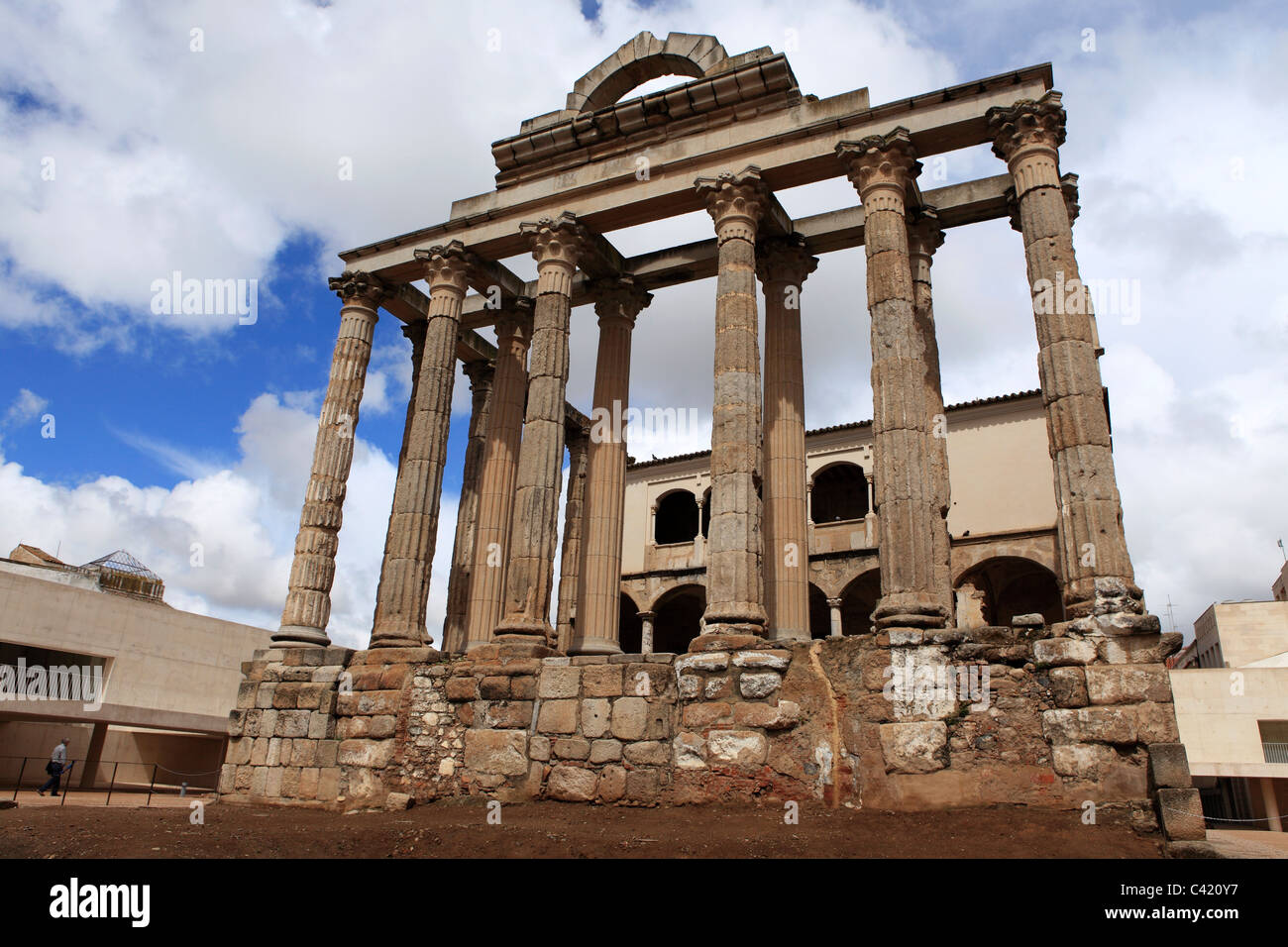 Epoca romana il Tempio di Diana (Templo de Diana) a Merida in Extremadura regione della Spagna. Foto Stock