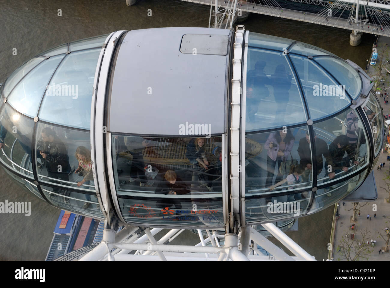 Cabina passeggeri sul London Eye. Banca del sud del fiume Tamigi. Westminster. Londra. Inghilterra Foto Stock