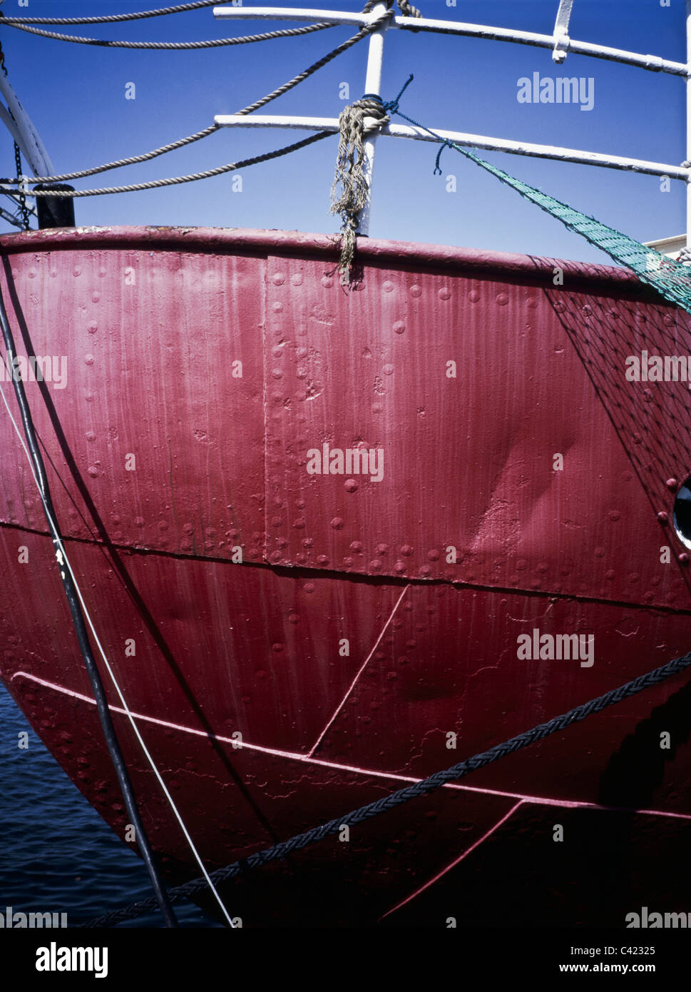 Rivettata scafo di nave, con i rivetti chiaramente visibile Foto Stock