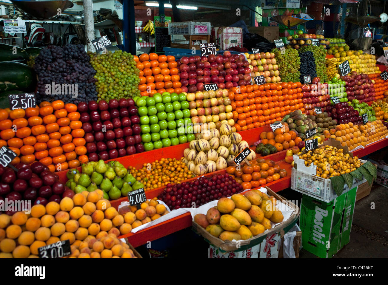 Il Perù, Chiclayo, mercato della frutta. Foto Stock