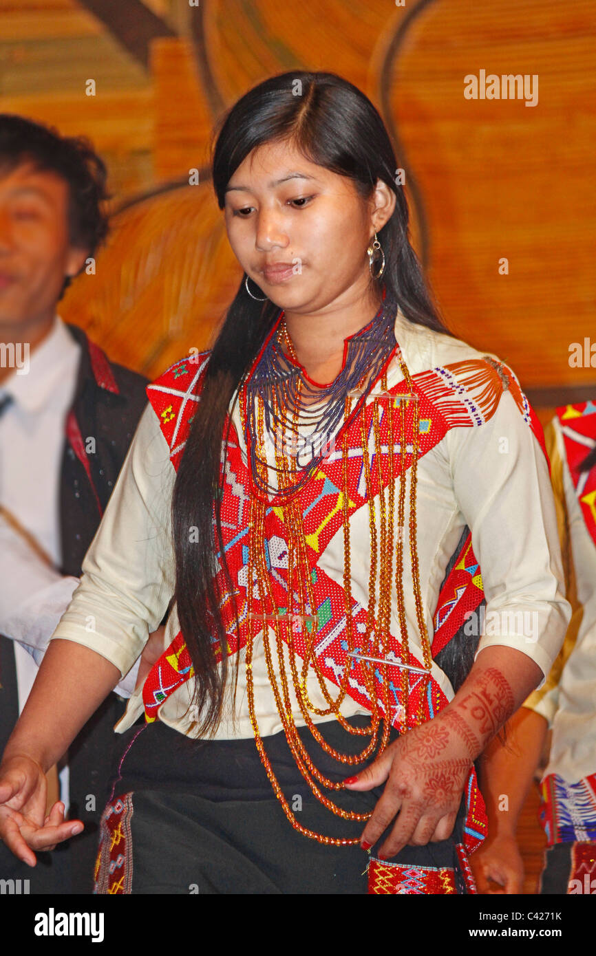 Tribù Wancho esecuzione di danza di Namdapha Eco festival culturali, Miao, Arunachal Pradesh, India Foto Stock