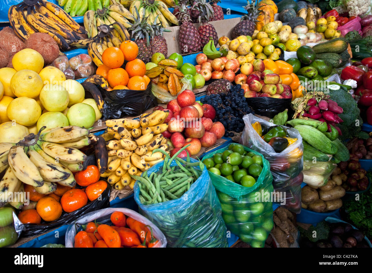 Il Perù, Cajamarca, frutta al mercato. Foto Stock