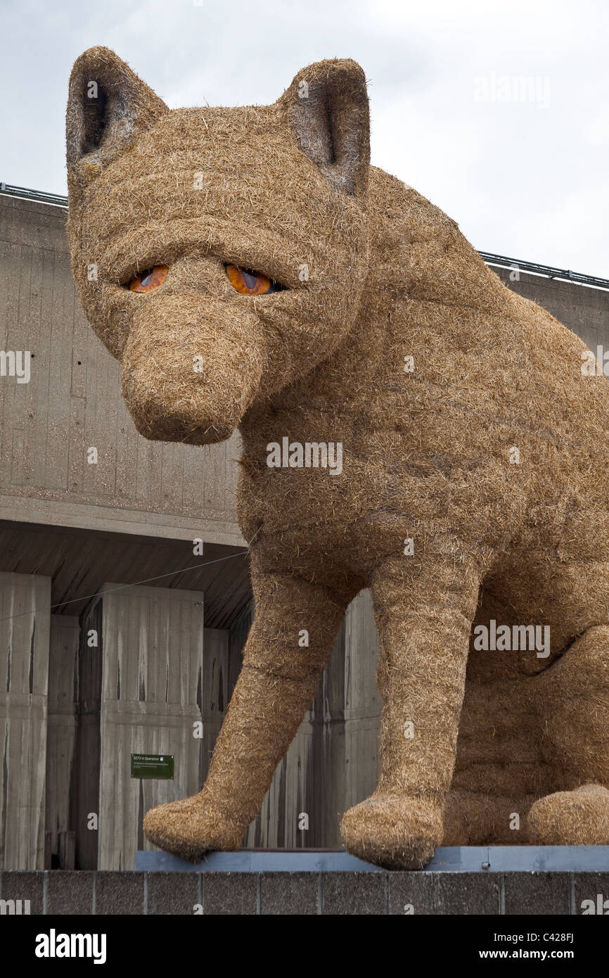 London Urban Fox scultura di paglia presso la Hayward Gallery Maggio 2011 Foto Stock