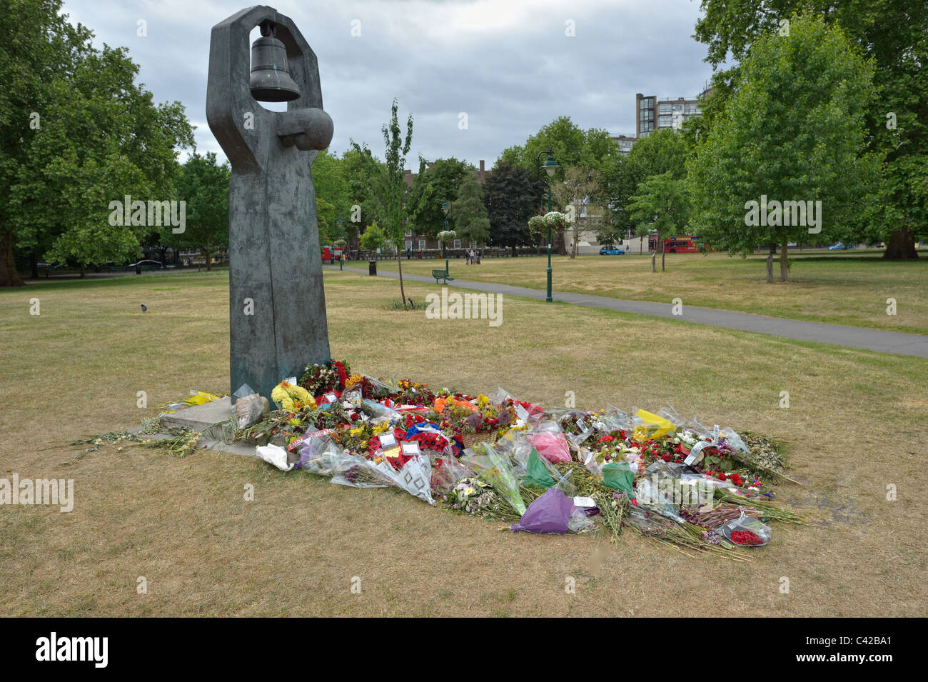 La guerra sovietica memoriale che ha resistito in Geraldine Maria Harmsworth Park, Imperial War Museum di Londra, Inghilterra, Regno Unito, dal 1999. Foto Stock