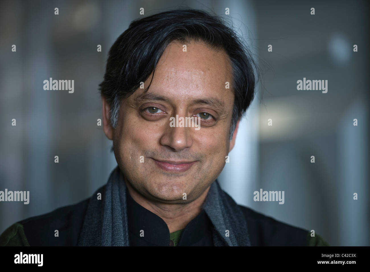 Shashi Tharoor romanziere indiano e politico nella foto a Hay Festival 2011 Foto Stock