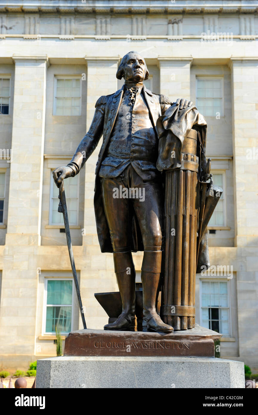 George Washington Monument presso lo State Capitol Building a Raleigh North Carolina Foto Stock