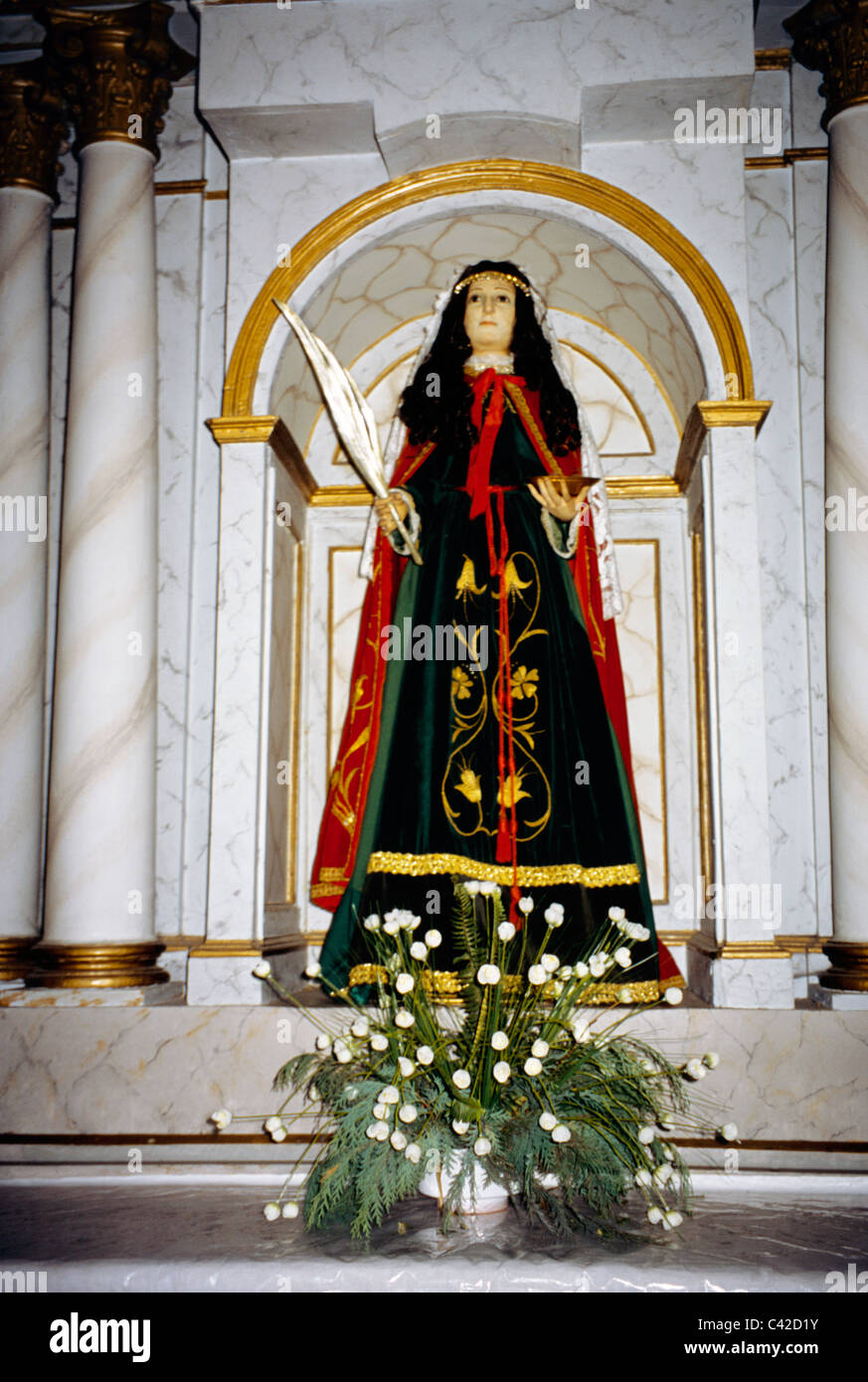 Galizia Spagna Cambados Iglesia de San Francisco la statua di Santa Lucia martire cristiano Foto Stock