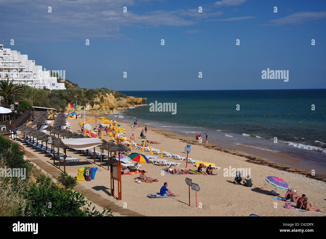 Beach resort vista, Praia da Oura, distretto di Faro, regione di Algarve, PORTOGALLO Foto Stock