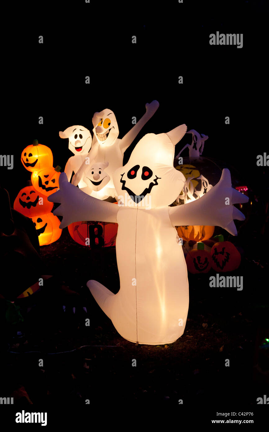 Ghost gonfiabile e decorazioni di zucca di Halloween fun Foto Stock