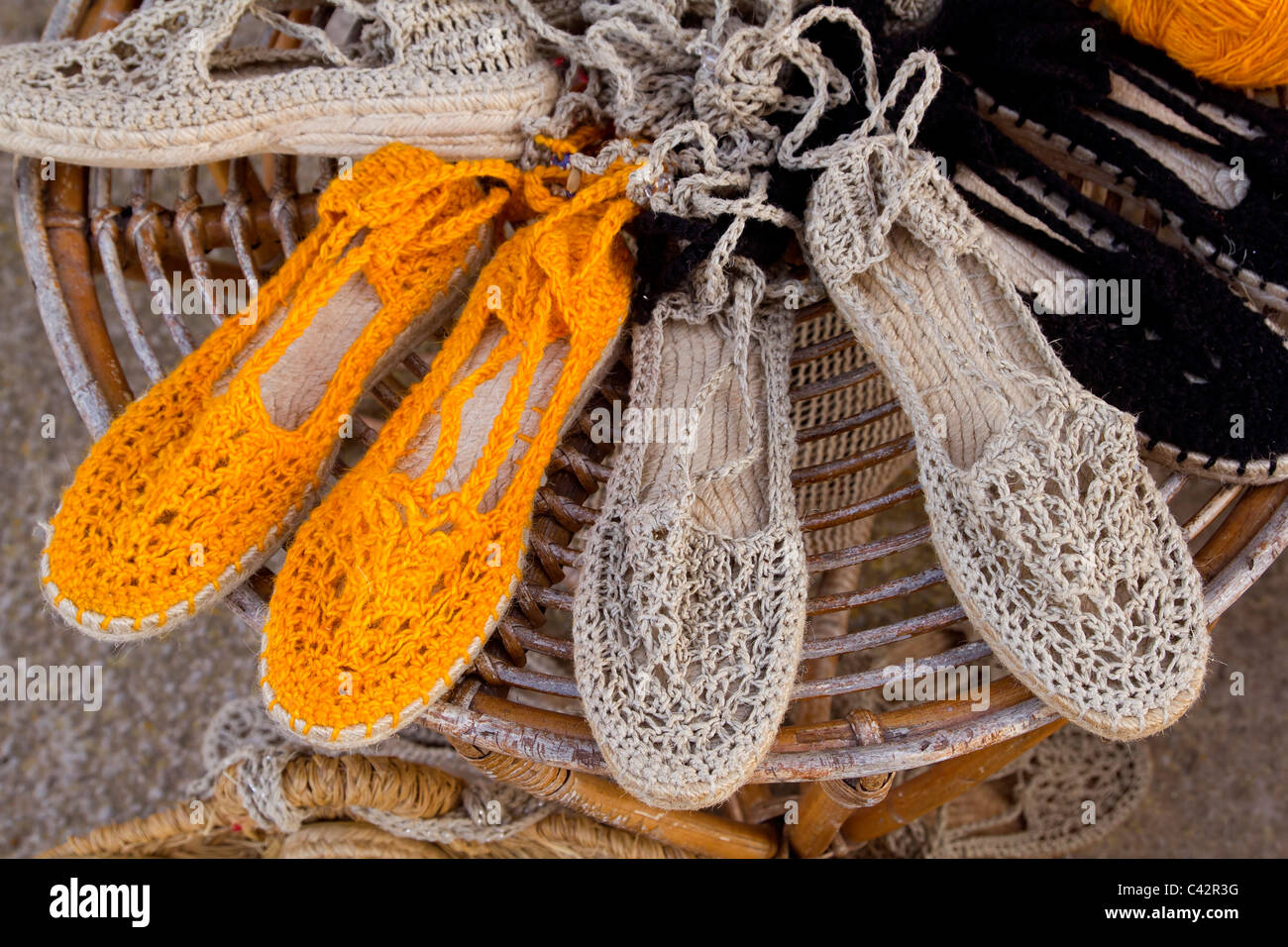 Ibiza mediterraneo artigianato tradizionale intrecciato scarpe Foto stock -  Alamy