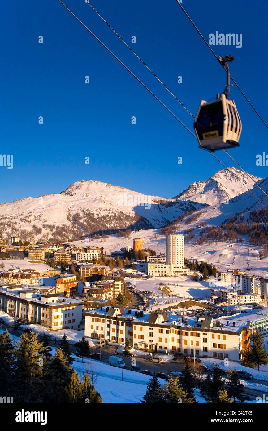 Sestriere Ski Resort (sito di giochi olimpici invernali), Provincia di Torino, Piemonte, Italia Foto Stock