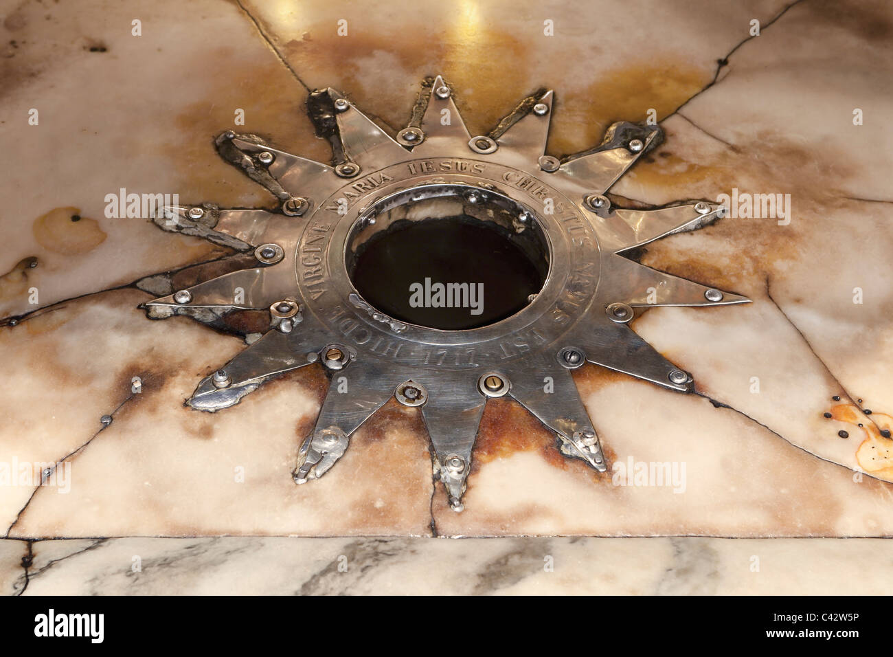Chiesa della Natività, la stella che indica il luogo dove nacque Gesù Cristo, Betlemme, Palestina Foto Stock