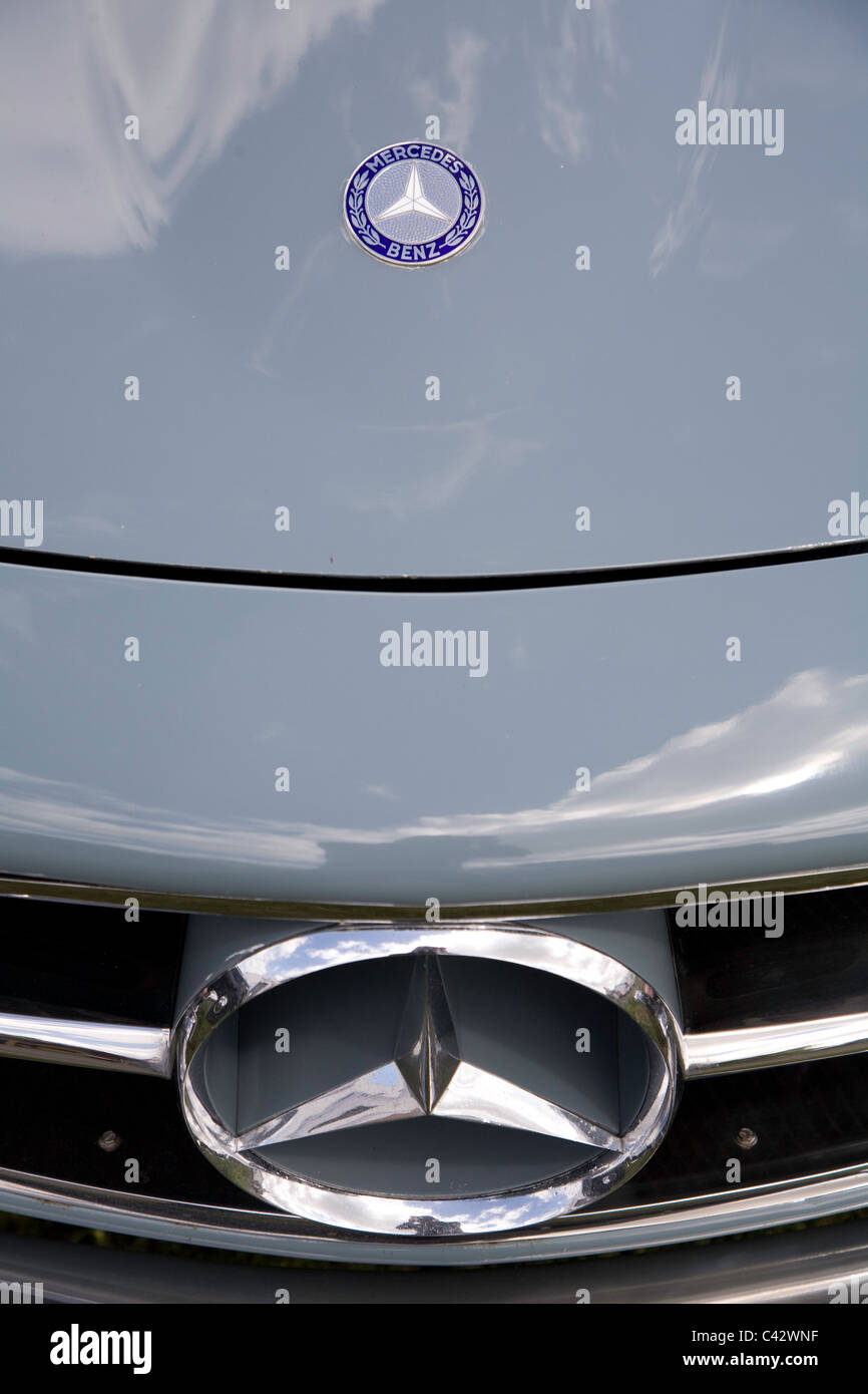 Dettaglio della parte anteriore del vintage Mercedes Benz motor car. Foto Stock