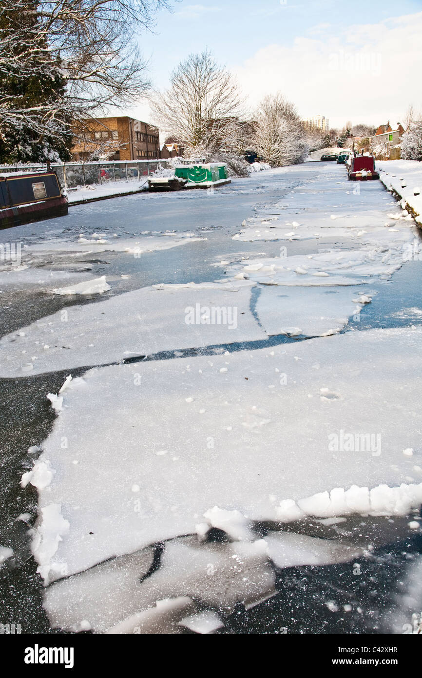 Iced over Grand Union Canal Foto Stock