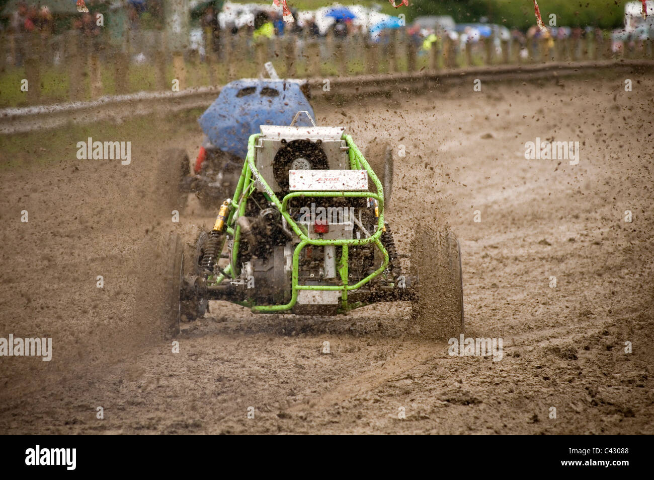 Motociclo leggero powered automobili da corsa in una pista in erba evento Foto Stock