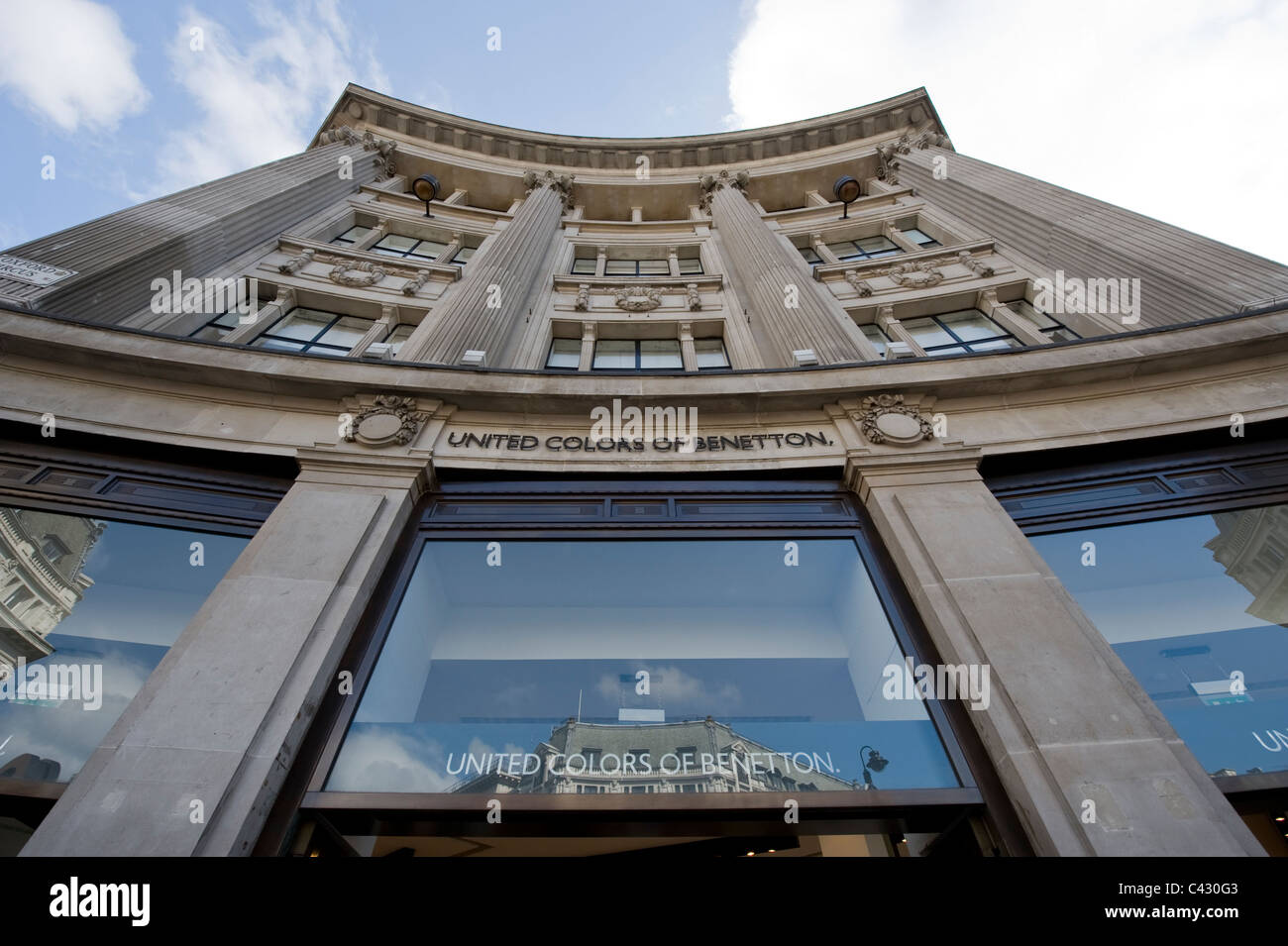 La vetrina del marchio di moda Benetton su Regent Street, Londra. (Solo uso editoriale). Foto Stock