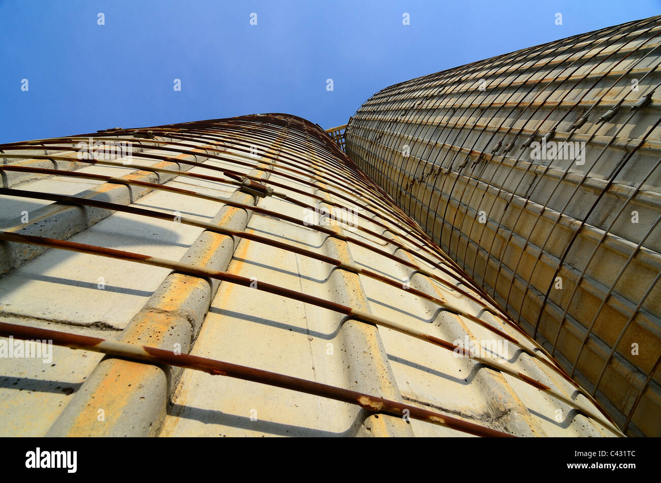 Vista astratta di un impianto per cemento Foto Stock