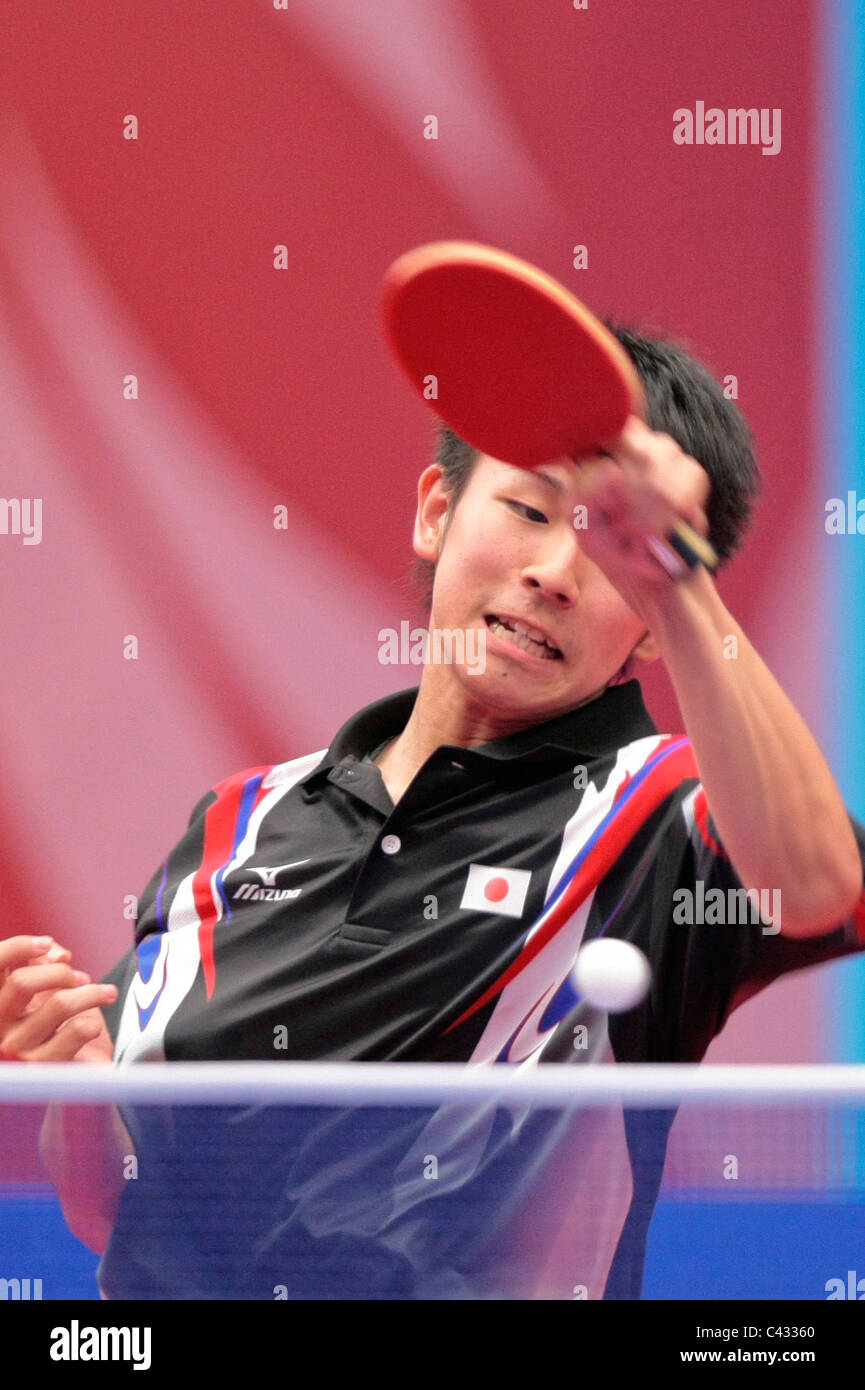 Niwa Koki del Team Japan competere nel 2010 Singapore Olimpiadi della Gioventù Ping Pong Team misti finali. Foto Stock