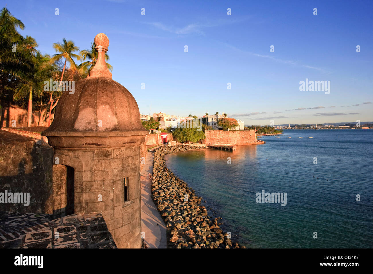 Stati Uniti d'America, Caraibi, Puerto Rico, San Juan, città vecchia, Paseo del Morro e La Muralla Foto Stock